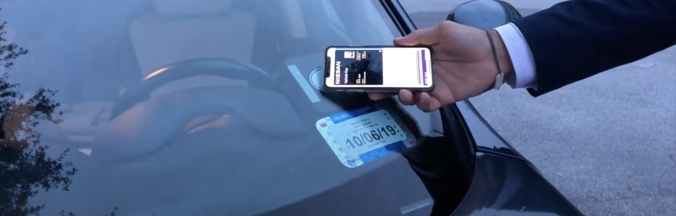 nfc-reader-on-windshield
